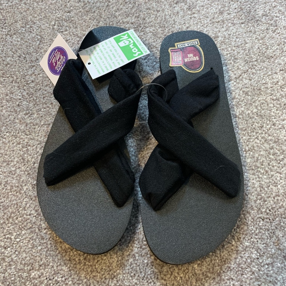 NWT yoga mat sandals sanuk